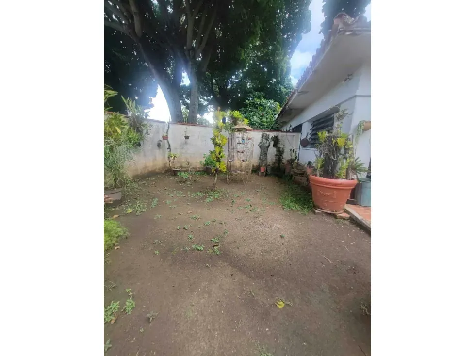 Se vende casa para remodelar 490m2 Altamira 0725 - 24
