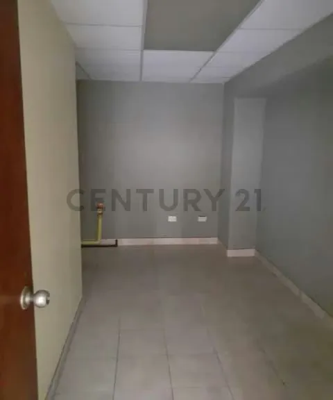 Se Alquila Local comercial u oficina en La Lago. Maracaibo - 11