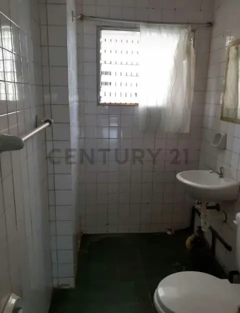 Se Alquila Local comercial u oficina en La Lago. Maracaibo - 12