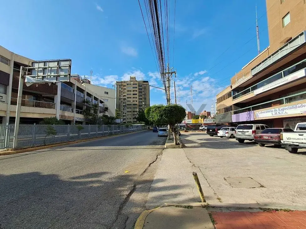 Se Alquila Local comercial u oficina en La Lago. Maracaibo - 3