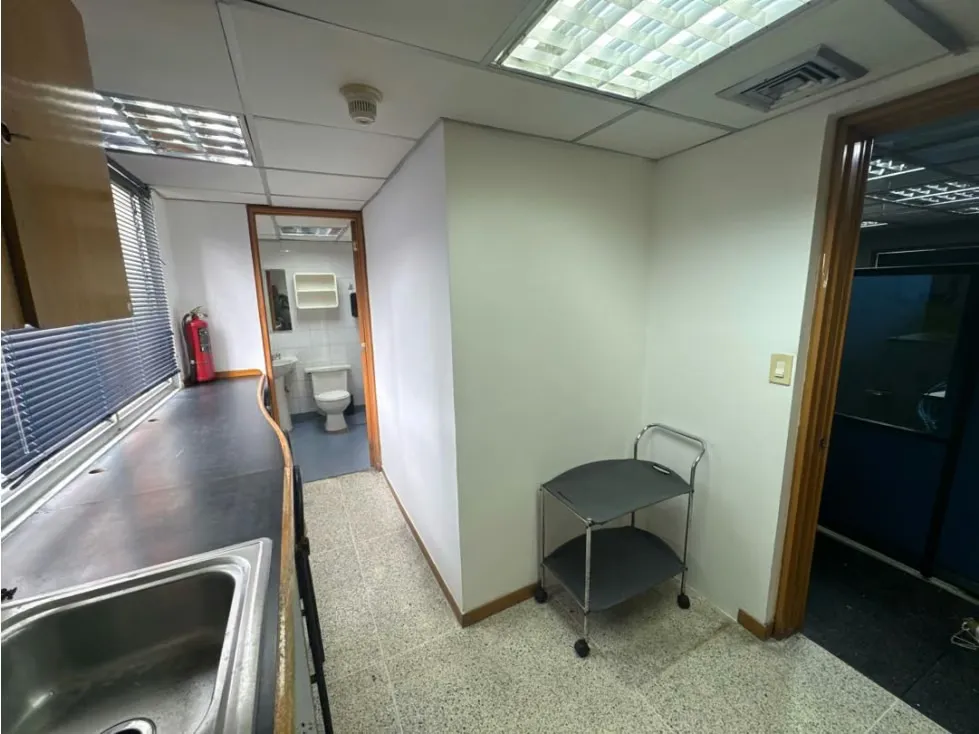 Se alquila oficina 200m2 1B La Castellana - 12