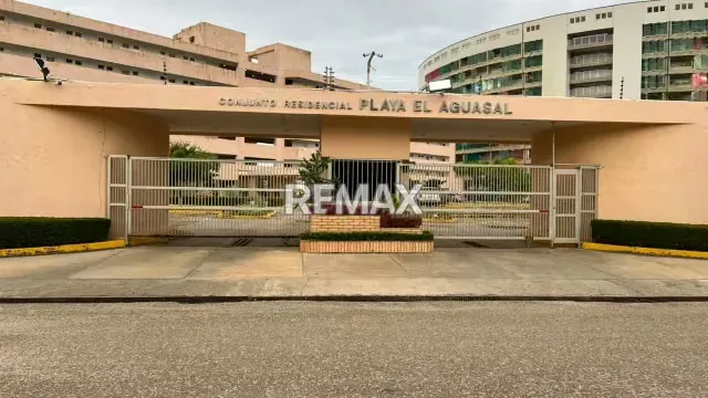 Venta Apartamento Residencia Playa el Agua Sal. Higuerote