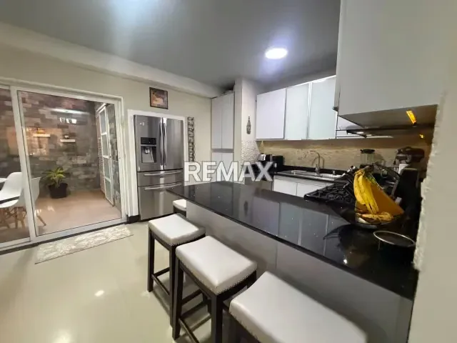 TOWNHOUSE MODERNO EN URBANIZACIÓN MANANTIAL DE LOS ROBLES, CALLE FRATERNINADA, VIA LOS ROBLES - 11