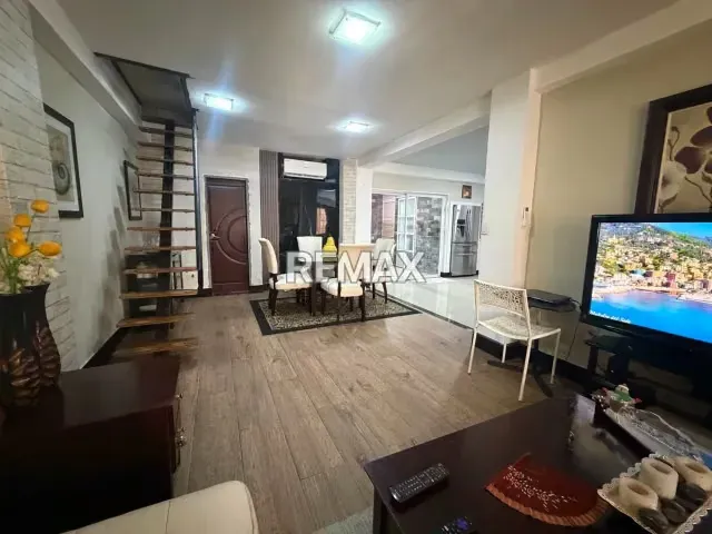 TOWNHOUSE MODERNO EN URBANIZACIÓN MANANTIAL DE LOS ROBLES, CALLE FRATERNINADA, VIA LOS ROBLES - 12