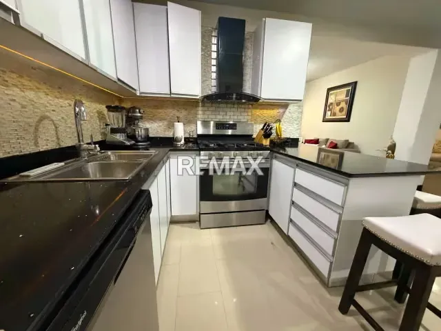 TOWNHOUSE MODERNO EN URBANIZACIÓN MANANTIAL DE LOS ROBLES, CALLE FRATERNINADA, VIA LOS ROBLES - 19