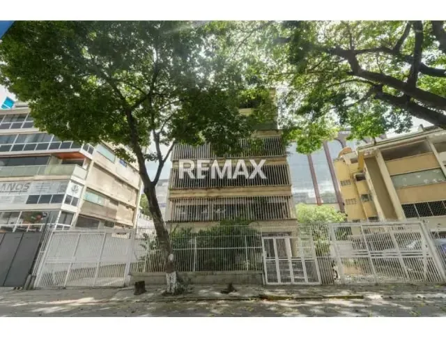 Edificio comercial y residencial en venta en Las Mercedes