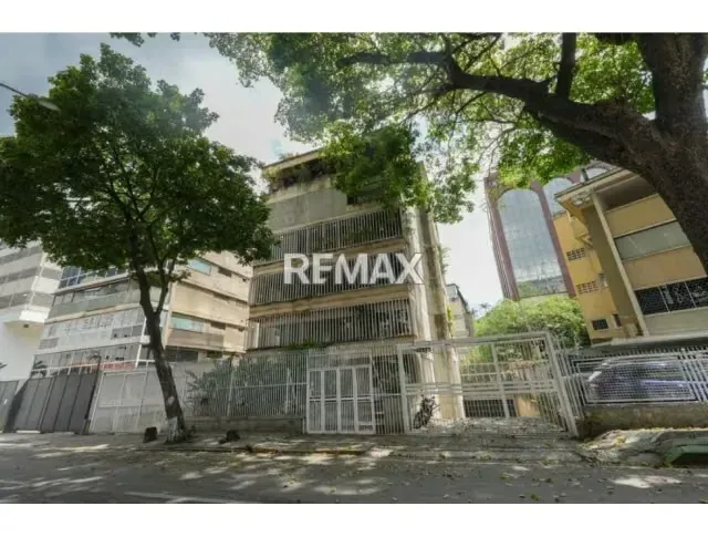 Edificio comercial y residencial en venta en Las Mercedes - 2