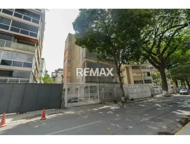 Edificio comercial y residencial en venta en Las Mercedes - 3