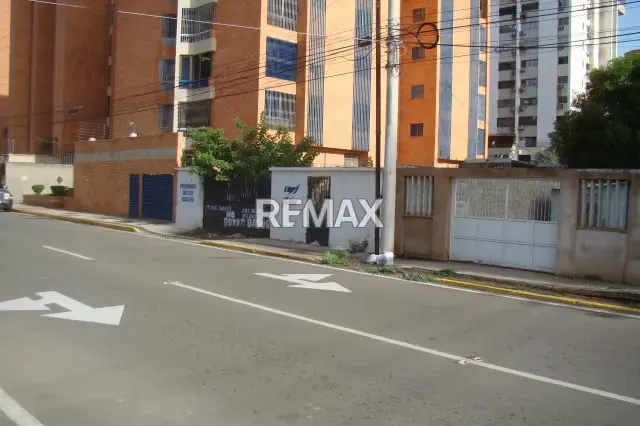 En Venta Terreno Calle 73 con Av 3D, Sector La Lago, Maracaibo