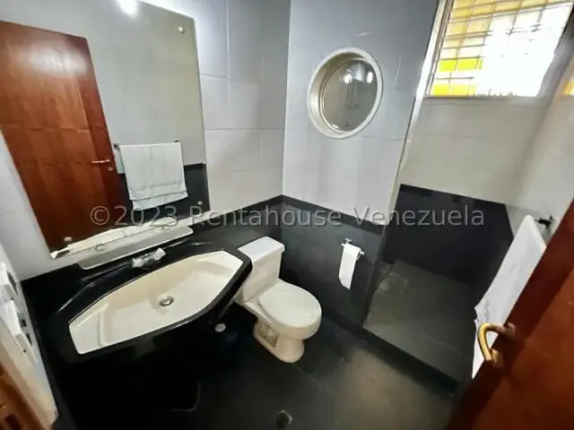 Casa (Duplex) en Venta en La Lagunita Country Club, Distrito Metropolitano - 40
