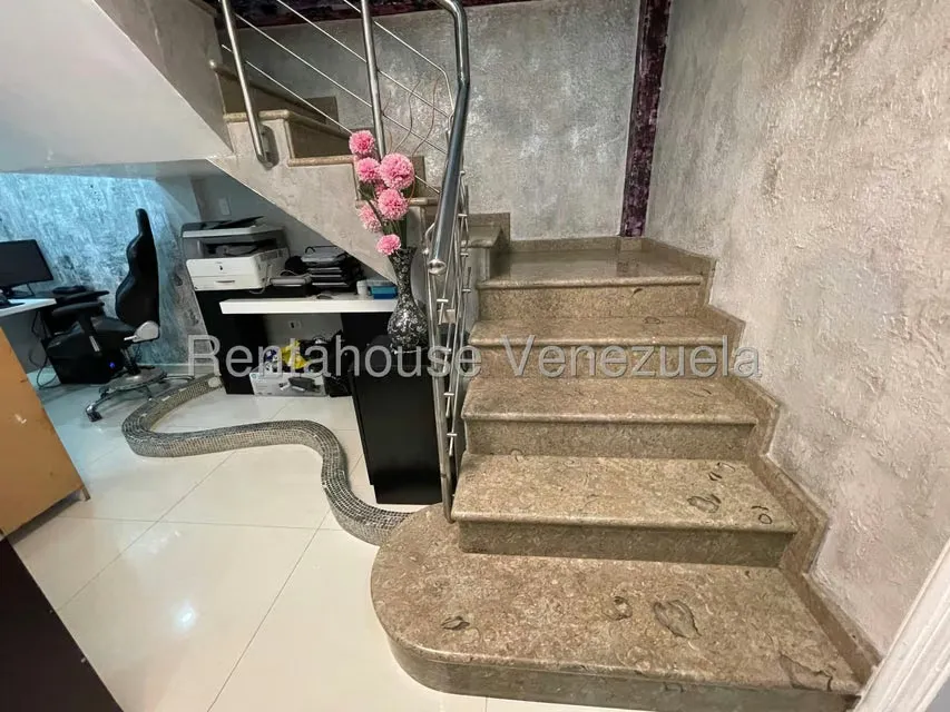 Townhouse (Duplex) en Venta en Avenida Aragua, Aragua - 19