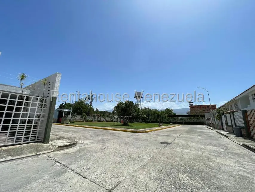 Townhouse (Duplex) en Venta en Avenida Aragua, Aragua - 3