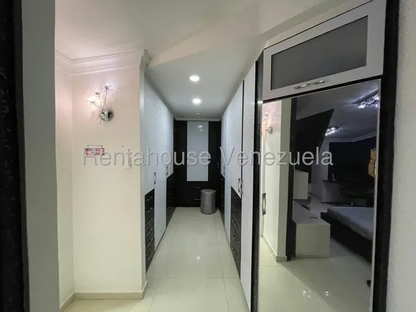 Townhouse (Duplex) en Venta en Avenida Aragua, Aragua - 25