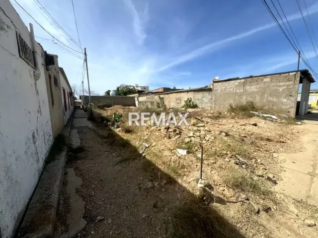 En venta terreno Caja de agua - 2