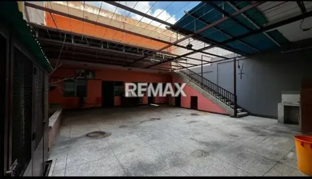 EN VENTA EDIFICIO RESIDENCIAL Y COMERCIAL EN EL CENTRO OESTE - 4