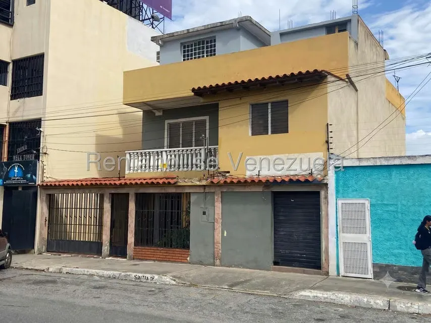 Casa (Multipes Niveles) en Alquiler en Centro, Lara - 2