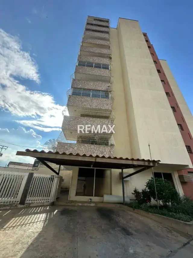 APARTAMENTO EN VENTA EN RESIDENCIAS ANDREINA, SECTOR TIERRA NEGRA
