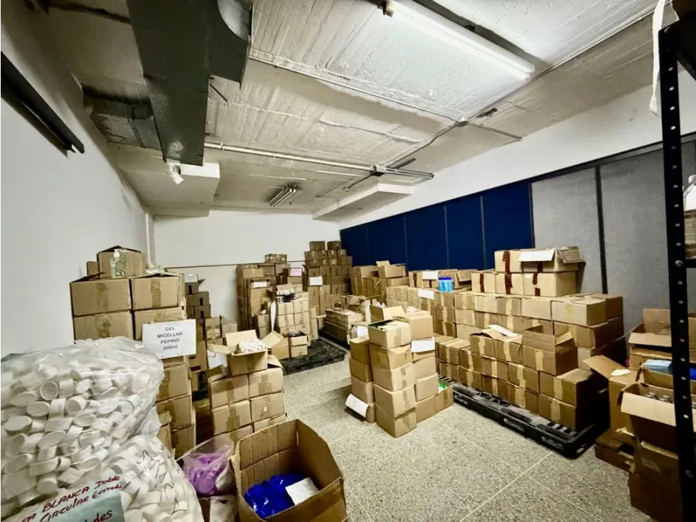 Se alquila / vende oficina + deposito 220m2 La Urbina - 2