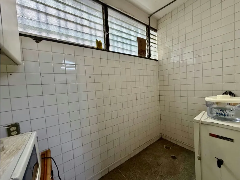 Se alquila / vende oficina + deposito 220m2 La Urbina - 10