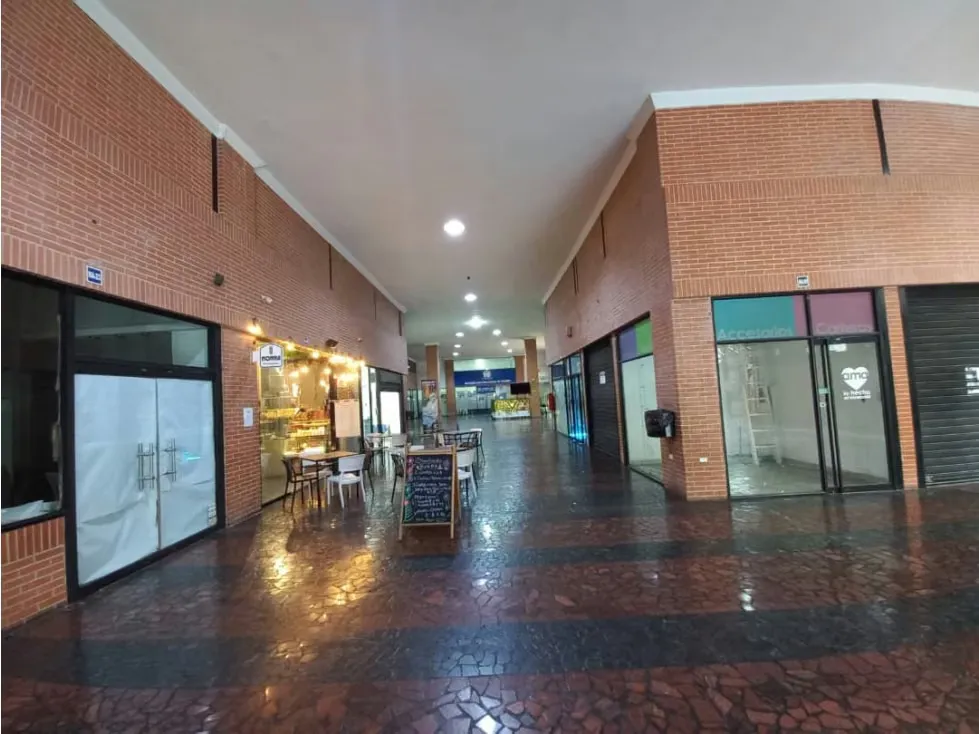 Se ofrece en Venta Local Comercial en CC Plaza La Boyera - 2