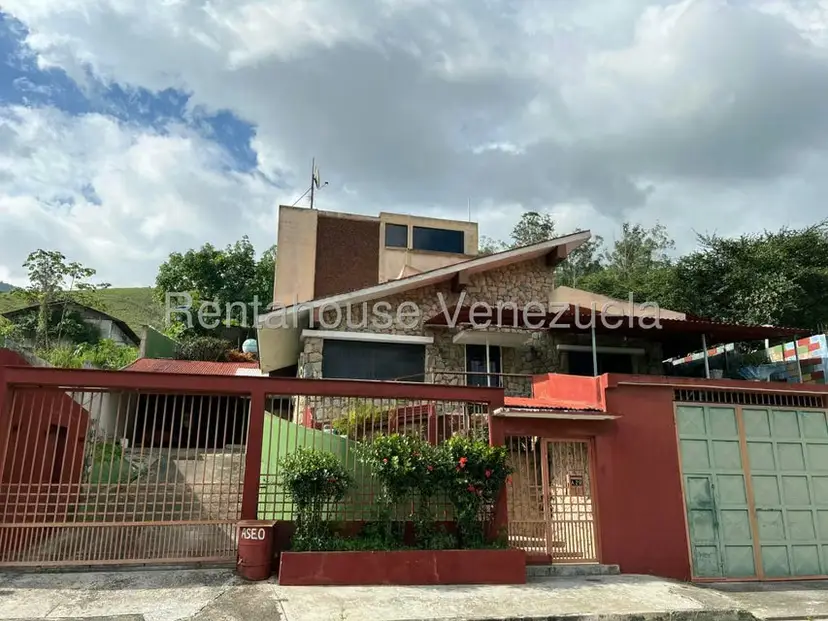 Casa (Multipes Niveles) en Venta en Carialinda, Carabobo
