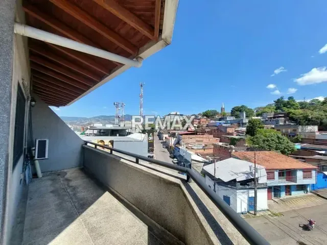 Alquiler por días Impresionante penthouse con espectacular terraza* Ubicado en la calle 10, Carrera de San Cristóbal - 15