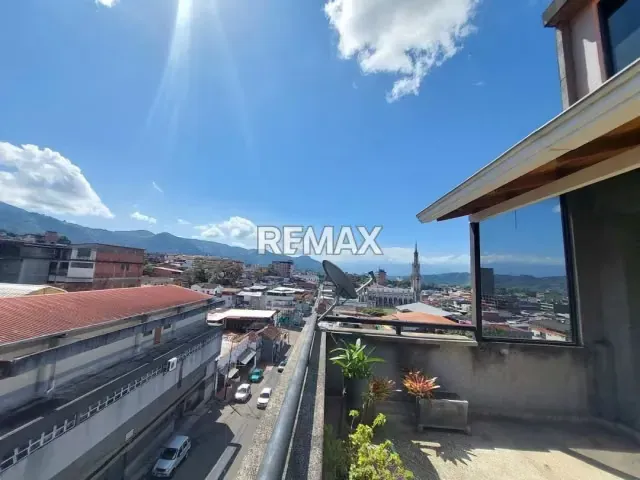 Alquiler por días Impresionante penthouse con espectacular terraza* Ubicado en la calle 10, Carrera de San Cristóbal - 19