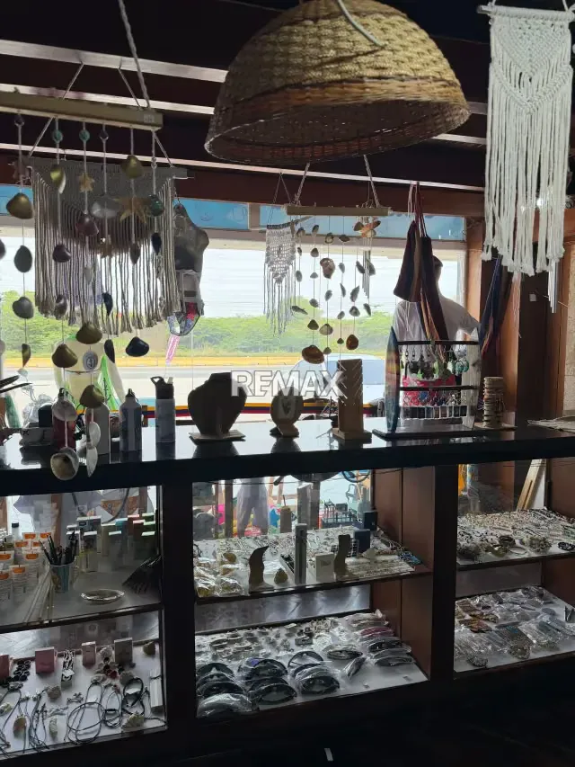 Local nivel planta baja en venta con fondo de comercio listo para operar en Centro Comercial Caribbean en Tucacas - 17