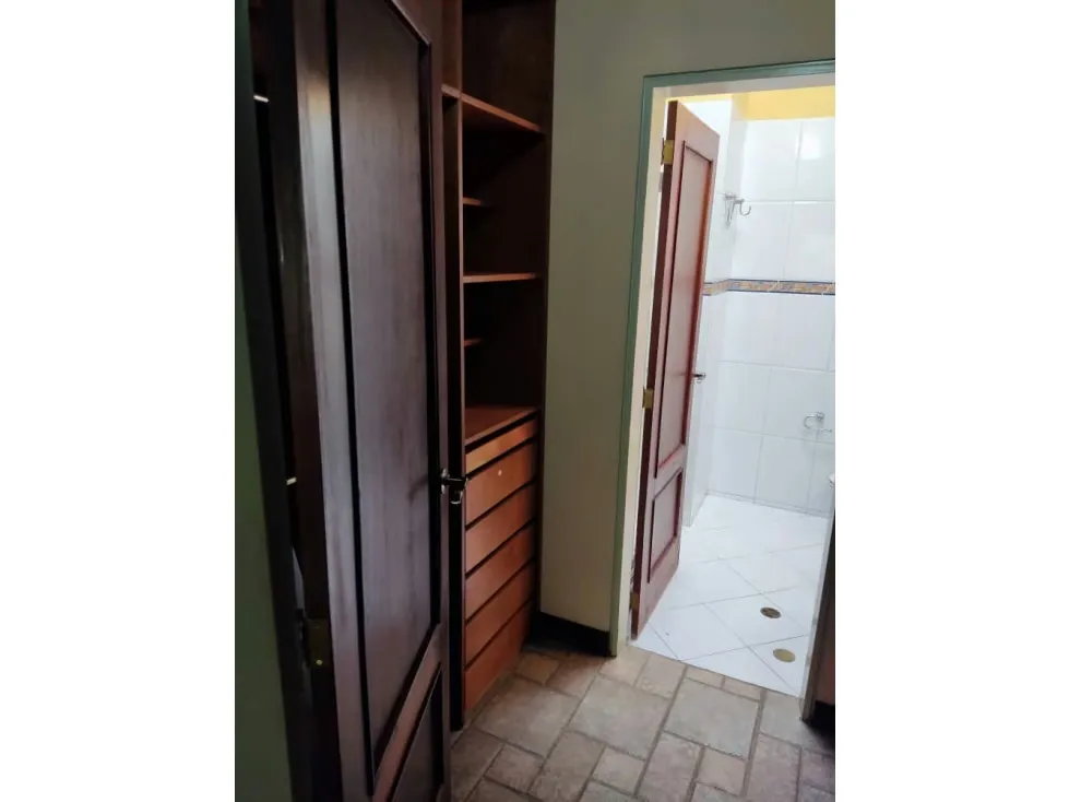 Alto Prado VENDO casa 350m2 Remodelada calle cerrada vista Ávila(mogo) - 9
