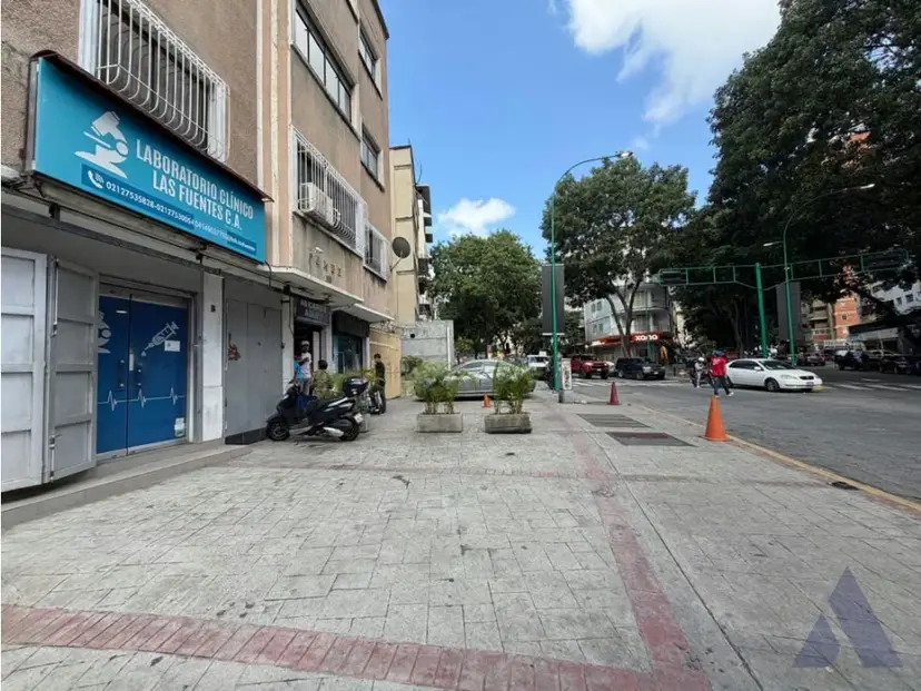 Alquilo local comercial 130mts2 Bello Monte 2149