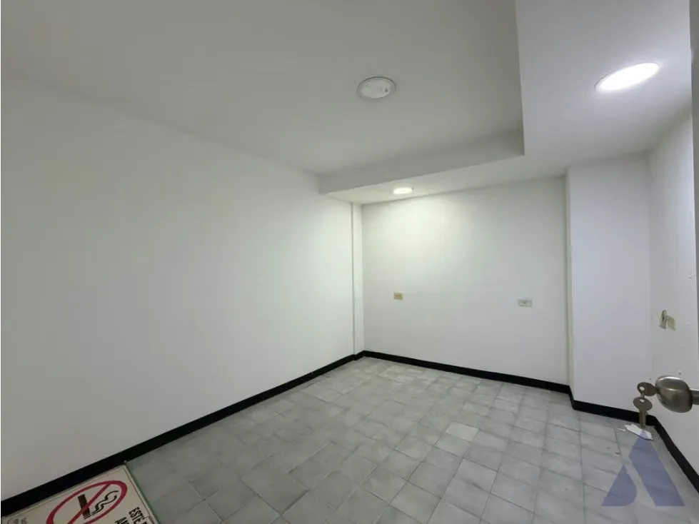 Alquilo local comercial 130mts2 Bello Monte 2149 - 11