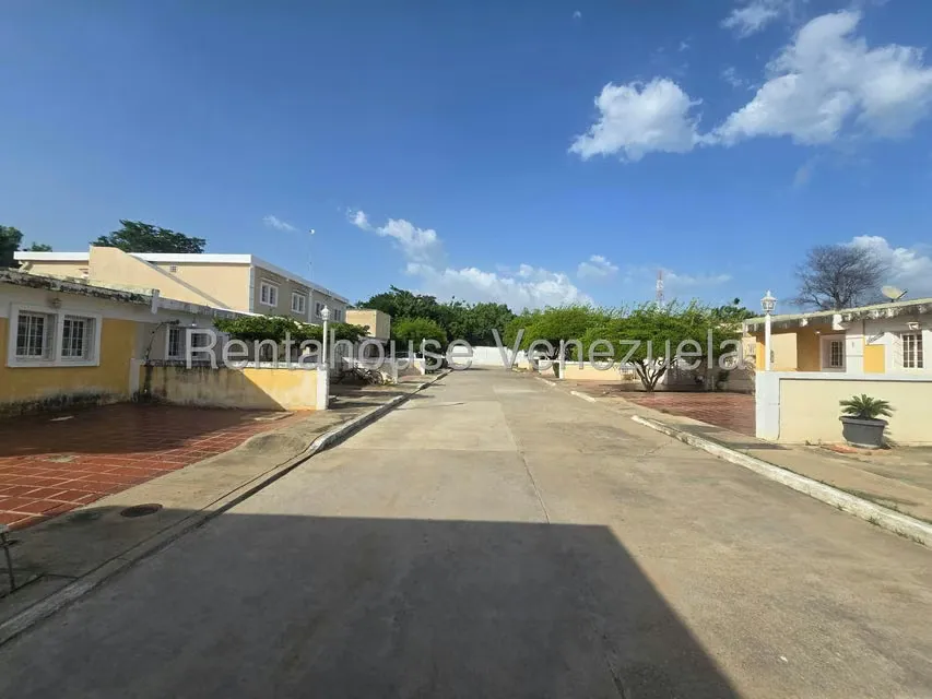 Townhouse (Duplex) en Venta en Barrio Campo Alegre, Zulia - 3