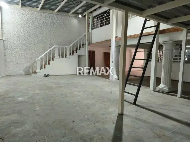 GALPÓN CON OFICINAS EN ALQUILER EN LA TRINIDAD -ZONA INDUSTRIAL
