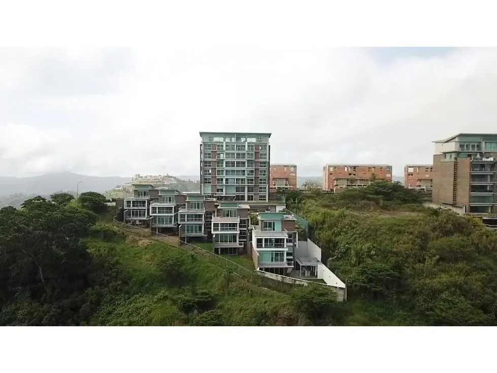 En venta PB Dúplex en Mirador de Alto Hatillo 400mt2