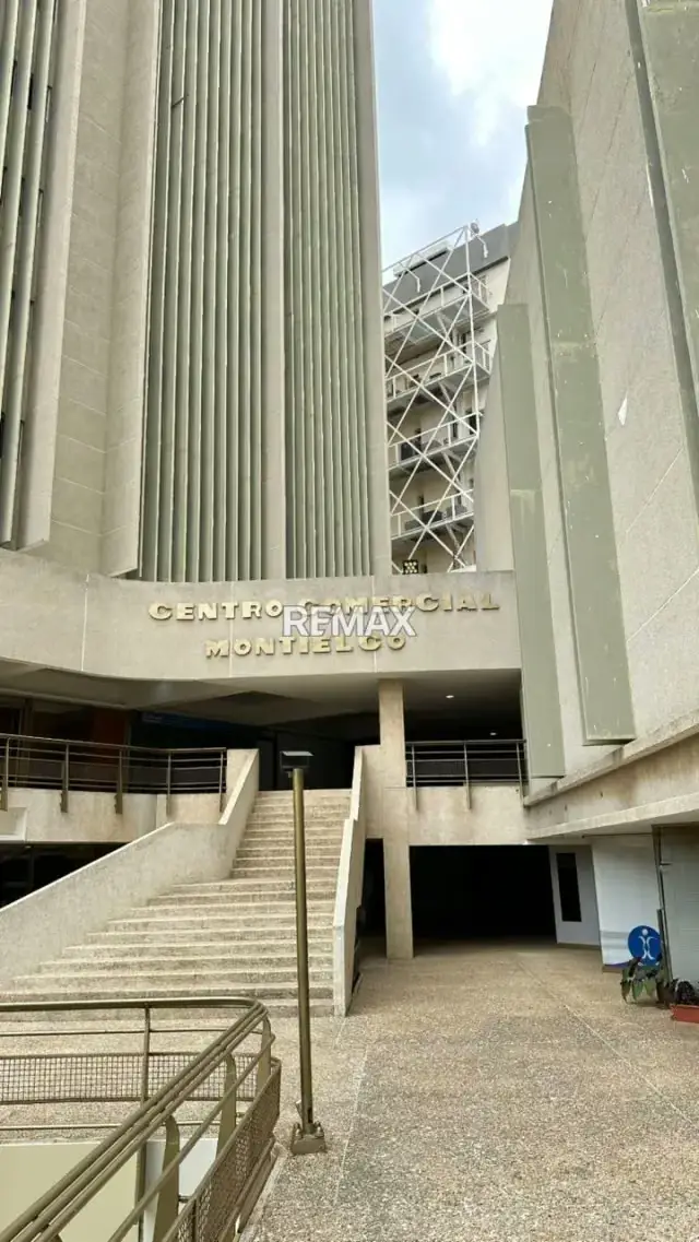 ALQUILA OFICINA EN TORRE MONTIELCO