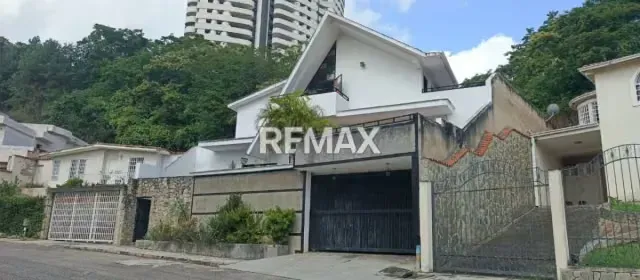 Casa Colonial de Niveles en venta en la Urb. Terrazas de los Nisperos