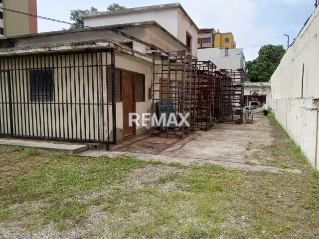 Terreno de 1473m2 zonificación R5 en Venta con ubicación privilegiada Casco Central Lecheria Venezuela