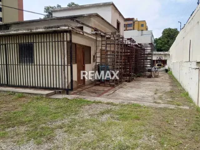 Terreno de 1473m2 zonificación R5 en Venta con ubicación privilegiada Casco Central Lecheria Venezuela
