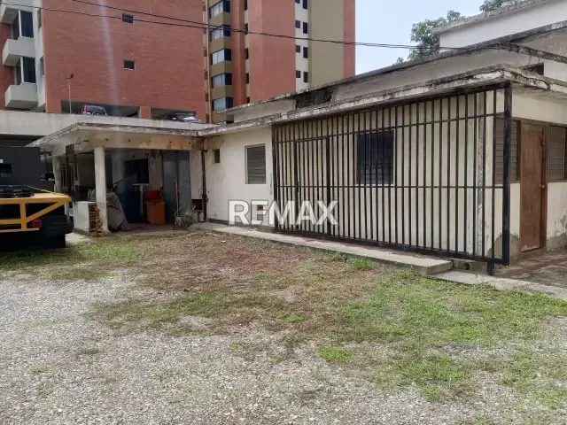 Terreno de 1473m2 zonificación R5 en Venta con ubicación privilegiada Casco Central Lecheria Venezuela - 4