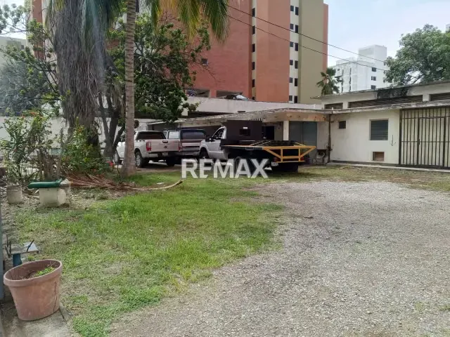 Terreno de 1473m2 zonificación R5 en Venta con ubicación privilegiada Casco Central Lecheria Venezuela - 7