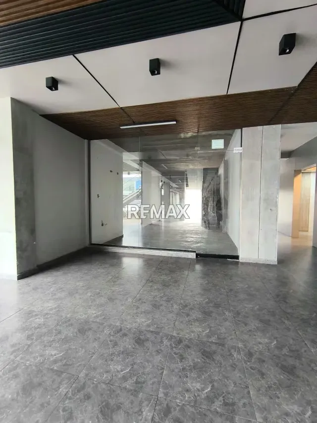 Se alquila local comercial ubicado en centro comercial pelayo Avenida ugarte pelayo maturín - 3