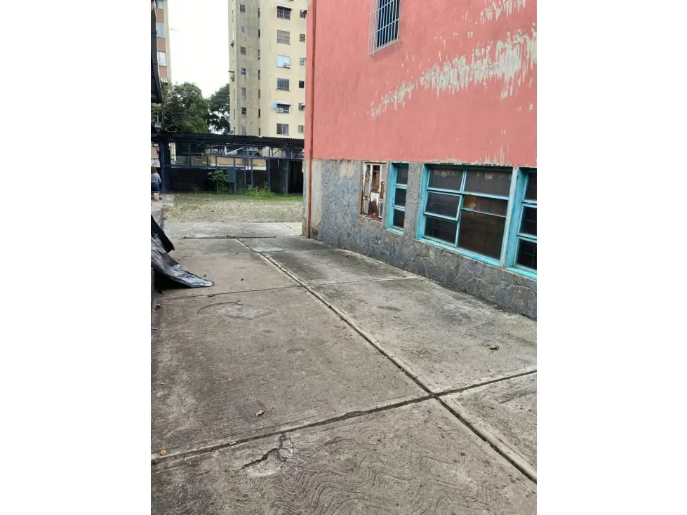 Vendo terreno 2900m2 Av. Andrés Bello Los Caobos 0307 - 17