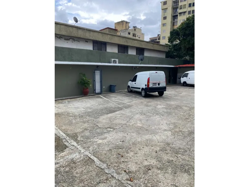Vendo terreno 2900m2 Av. Andrés Bello Los Caobos 0307 - 19