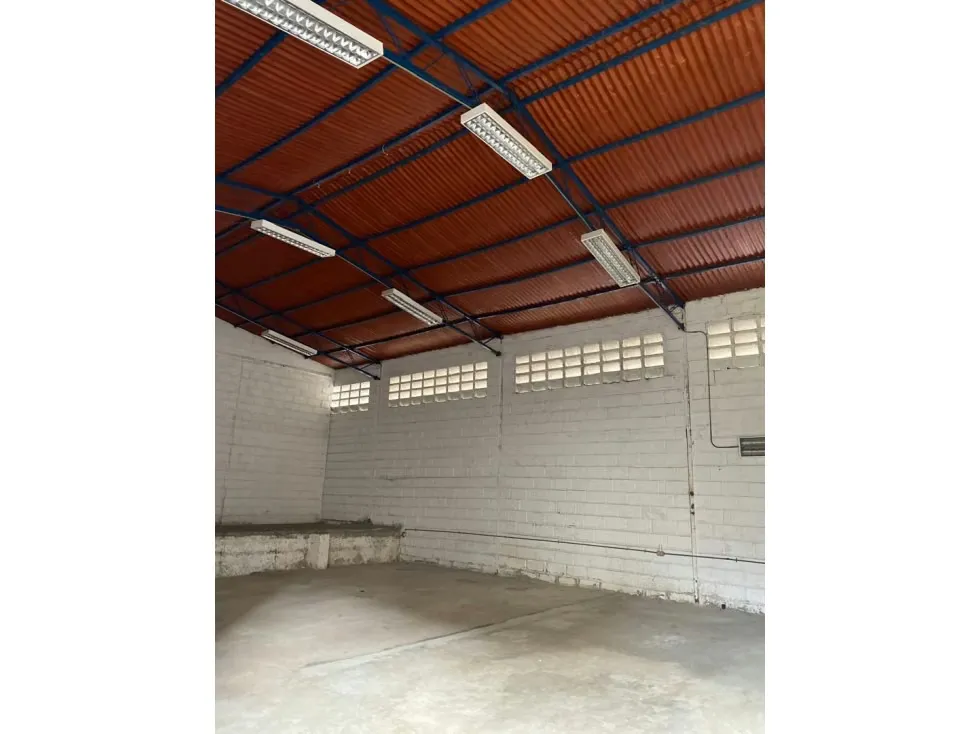 Vendo terreno 2900m2 Av. Andrés Bello Los Caobos 0307 - 8