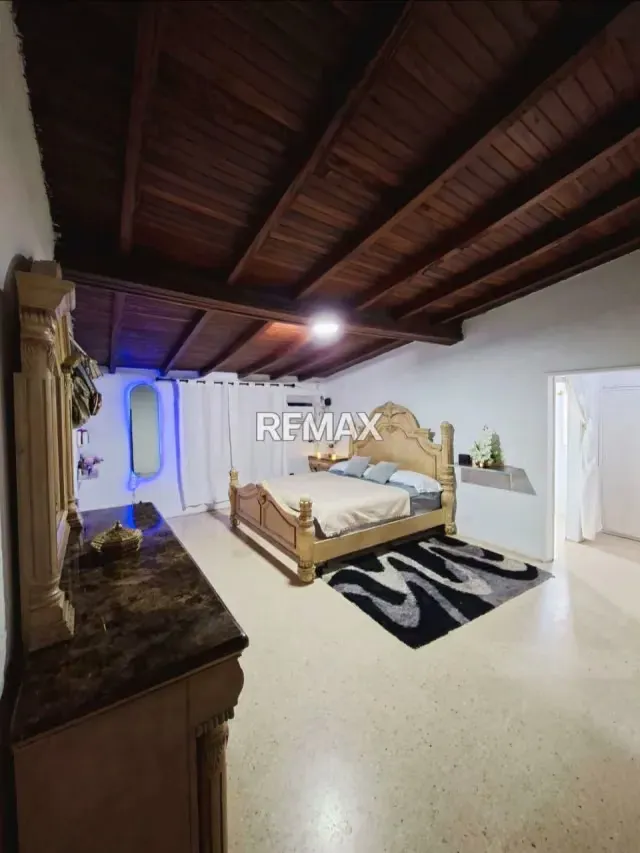 CASA EN VENTA EN LA CIRCUNVALACION 2, CERCA DE CARRO CHOCADO - 5