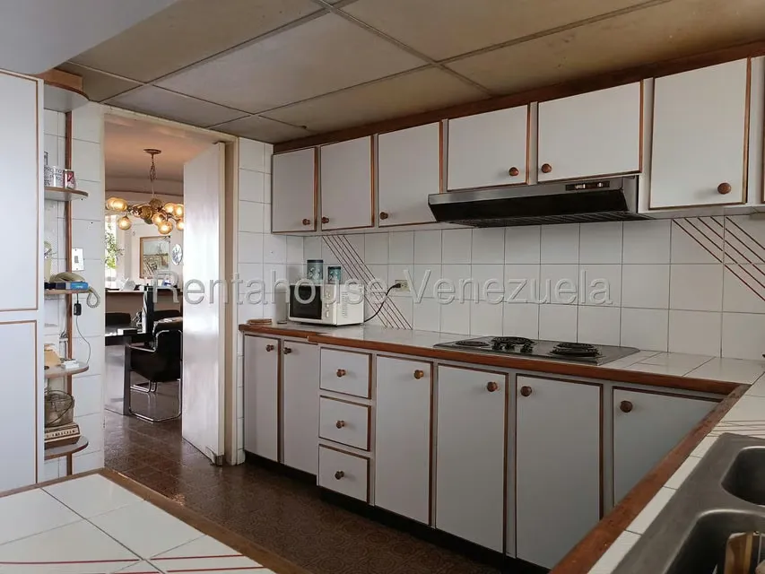 Apartamento (1 Nivel) en Alquiler en Colinas de Bello Monte, Distrito Metropolitano - 14