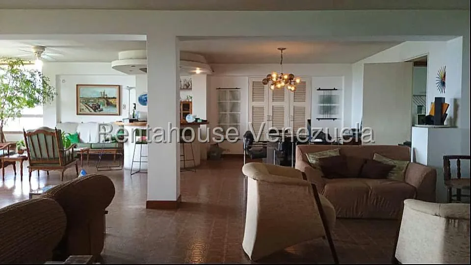 Apartamento (1 Nivel) en Alquiler en Colinas de Bello Monte, Distrito Metropolitano - 2