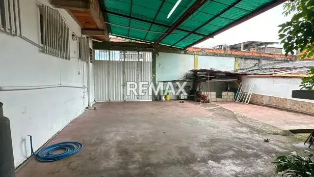 En VENTA casa en TARIBA. Dos (2) cuadras más arriba del FUNDAHOSTA - 11