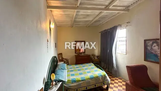 En VENTA casa en TARIBA. Dos (2) cuadras más arriba del FUNDAHOSTA - 12