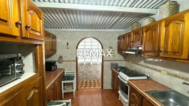 En VENTA casa en TARIBA. Dos (2) cuadras más arriba del FUNDAHOSTA - 13
